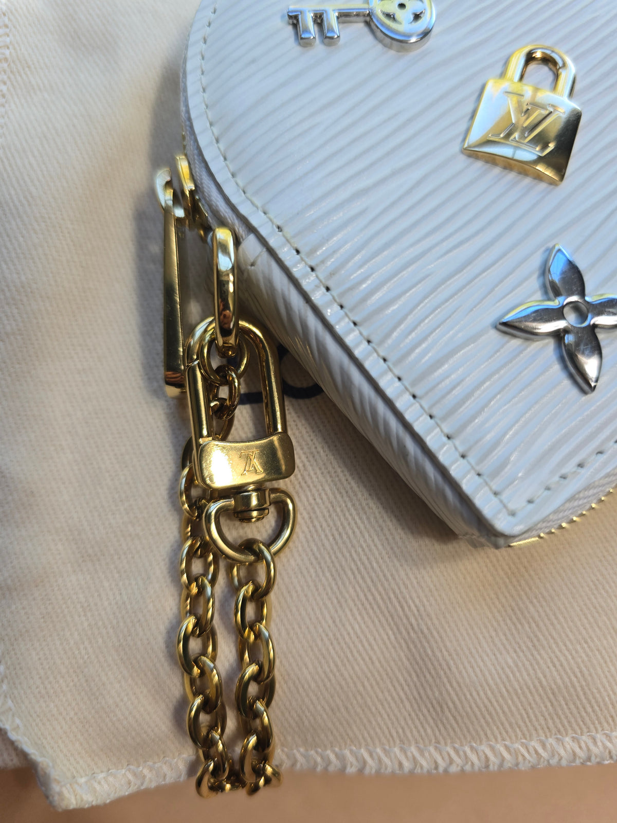 Louis Vuitton White Epi Leather Love Lock Heart Coin Purse