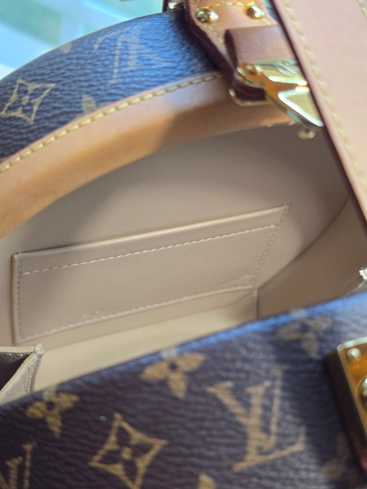 Louis Vuitton Monogram Petite Boîte Chapeau